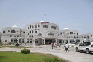 المكتب التنفيذي والمجلس المحلي بأبين يؤيدان قرار المحافظ برفع وإزالة نقاط الجبايات