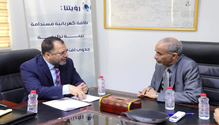 عضو مجلس القيادة الرئاسي يزور وزارة الكهرباء ويبحث مع وزير الكهرباء أوضاع القطاع في عدن