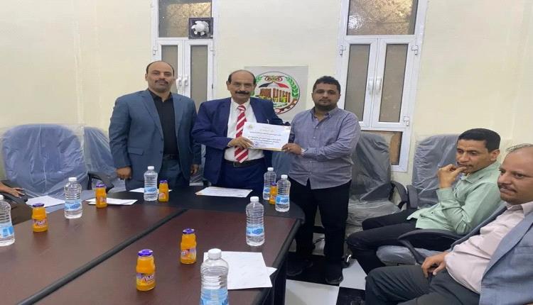 شبوة.. الوكيل الدغاري يشهد تكريم موظفي هيئة التأمينات والمعاشات ويشيد بدورهم في رفع كفاءة الأداء