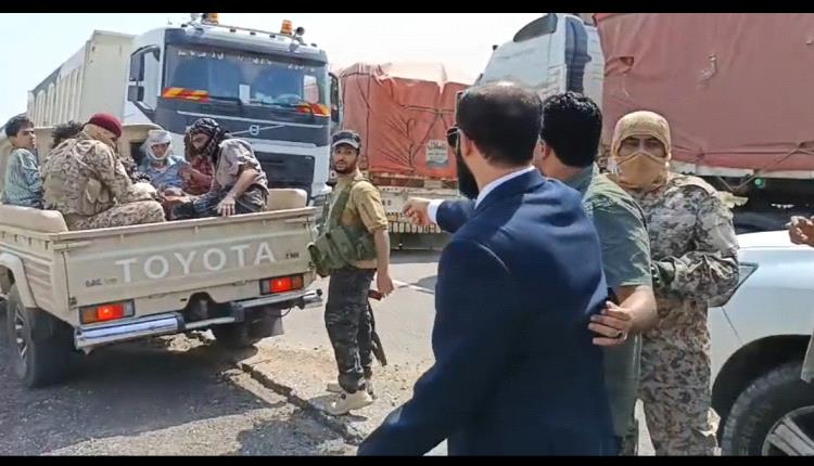 عاجل.. محافظ أبين يقود حملة أمنية لإنهاء نقطة تقطع مسلحة قرب حسان