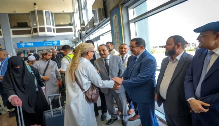 اليمنية والاوقاف تدشنان أولى رحلات الحجاج من مطار عدن الدولي لموسم حج 1447هـ