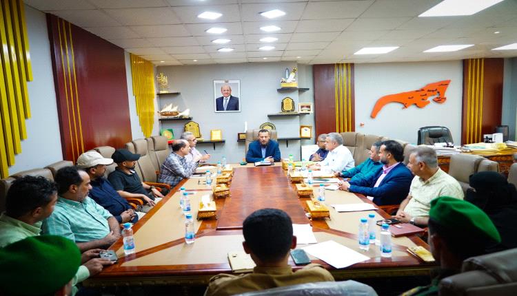 المحافظ شيخ يوجه بعدد من الإجراءات لتطوير وتعزيز العمل الإداري والميداني لوحدة حماية الأراضي