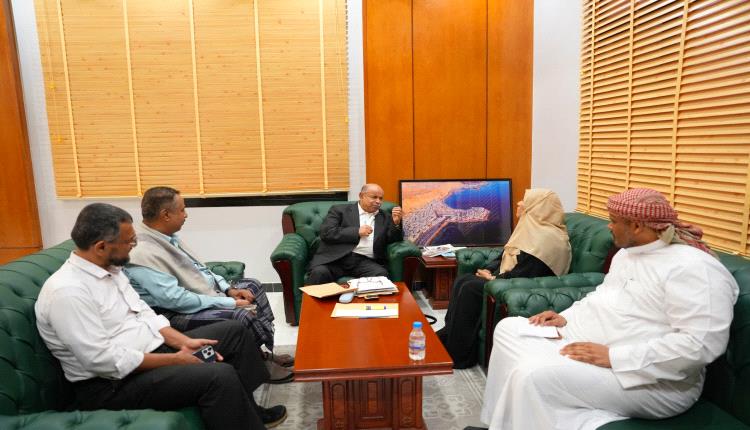 عضو مجلس القيادة محافظ حضرموت يبحث آليات تعزيز التنسيق بين الأجهزة القضائية والتنفيذية