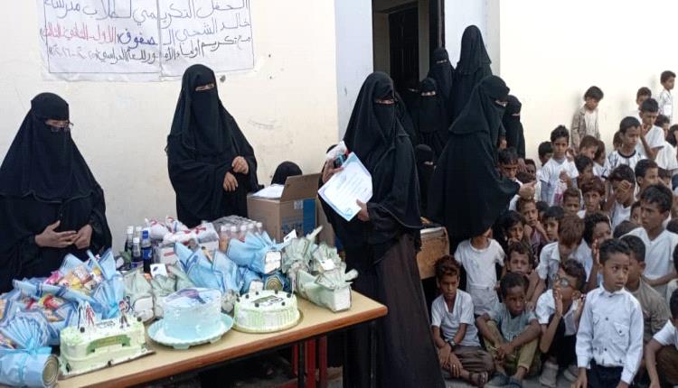 مدرسة الشحي تحتفي بتوزيع شهادات طلاب الصفوف (1–3) وتكرّم المبرزين