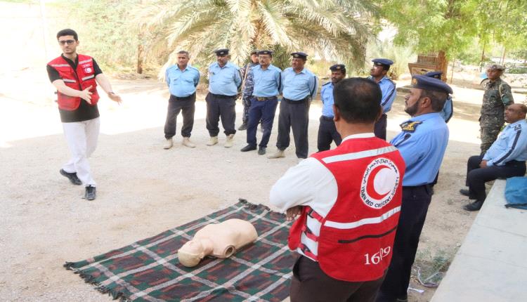 دورة تدريبية في مبادئ الإسعافات الأولية الميدانية لأفراد شرطة السير بحضرموت الوادي