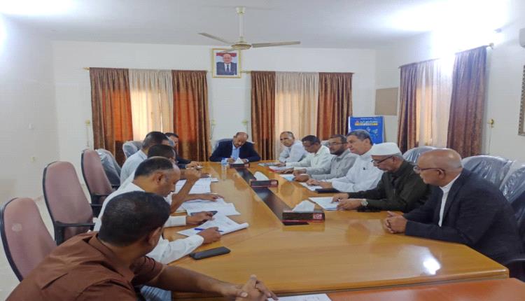 مجلس إدارة مؤسسة المياه بوادي حضرموت يناقش مشروع مجاري سيئون تريم