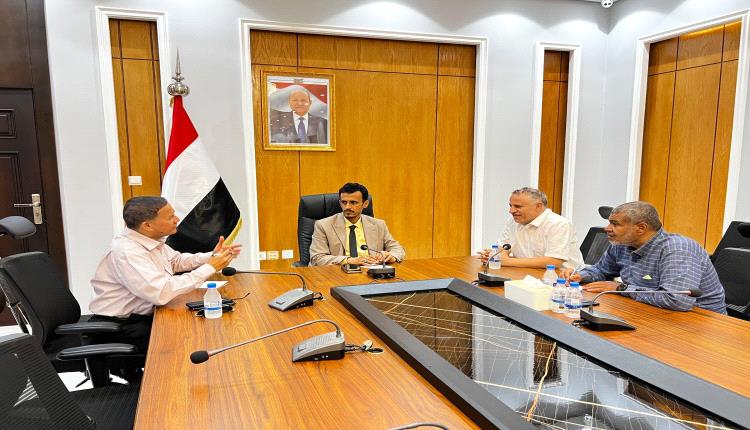 وكيل حضرموت الجيلاني يعقد لقاءً مشتركًا لمناقشة شحة مادة الغاز المنزلي وآليات معالجة الأزمات