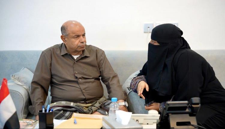 عضو مجلس القيادة محافظ حضرموت يطلع على مشاريع صندوق دعم الشباب ويؤكد أهمية تمكين الشباب اقتصادياً