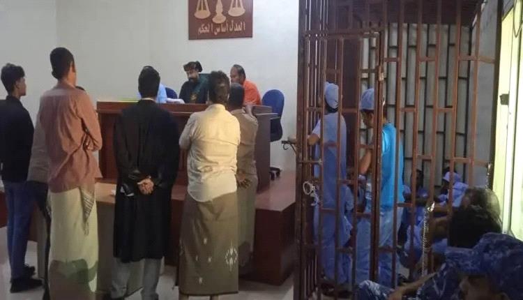 المحكمة الجزائية بحضرموت تُدين متهماً بالاتجار وتعاطي المخدرات وتحكم بسجنه 25 عاماً