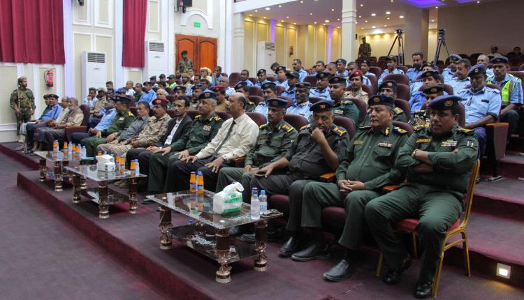 الوكيل الجيلاني يشهد الحفل الختامي لأسبوع المرور ويؤكد دعم السلطة المحلية لتعزيز السلامة المرورية
