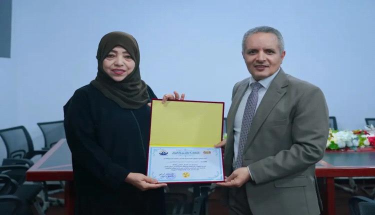وزير الشؤون الاجتماعية والعمل يكرّم الدكتورة نجوى فضل ونجلاء الصياد تقديراً لجهودهما في تعزيز الحماية الاجتماعية