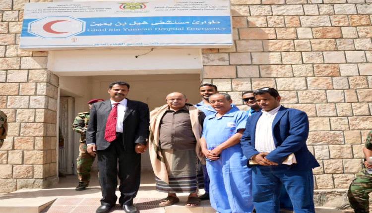 الخنبشي يؤكد دعم غيل بن يمين خدميًا خلال ترؤسه اجتماع المكتب التنفيذي وزيارته للمستشفى العام