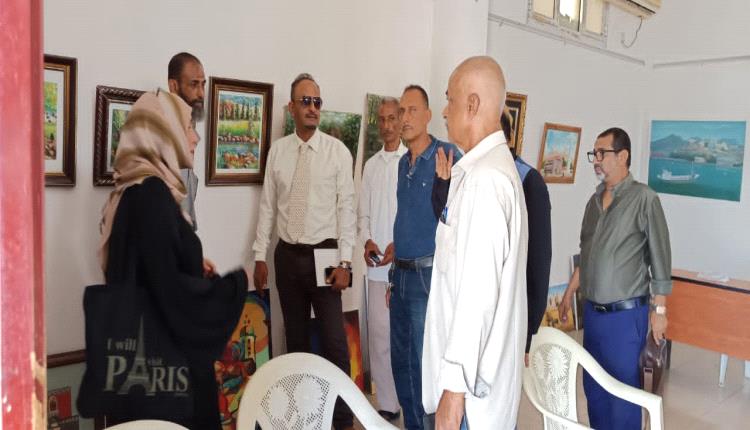 د. سميرة المشجري تزور المرسم الحر بمديرية التواهي في العاصمة عدن