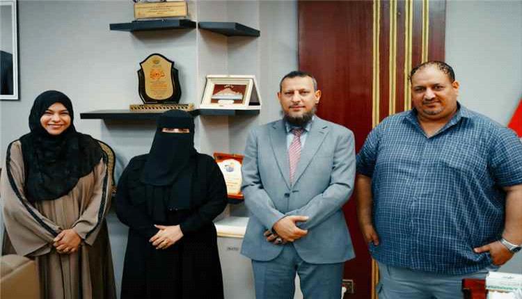 محافظ عدن يبحث دعم "سوق الوومن" وتعزيز التمكين الاقتصادي للنساء