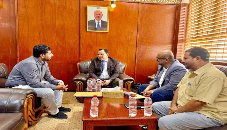 الوزير السقطري يناقش مع مكتب الزراعة بمحافظة المهرة تسريع تنفيذ مشاريع سبل العيش المستدامة وتعزيز صمود المجتمعات الريفية
