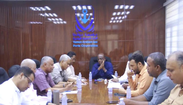 رئيس مجلس إدارة مؤسسة موانئ البحر العربي يترأس اجتماعاً بمدراء الإدارات لمناقشة أوضاع المؤسسة ونشاطها والسبل الكفيلة بمعالجة التحديات