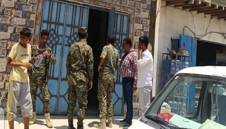سلطة البريقة تشدد إجراءاتها ضد المحال المخالفة وتواصل حملة تحصيل رسوم المهن