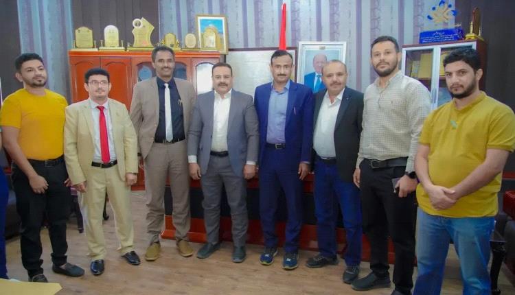 محافظ شبوة بن الوزير يلتقي اللجنة الوزارية الخاصة بالميازين ويؤكد دعم جهود حماية الطرق وتنظيم النقل الثقيل