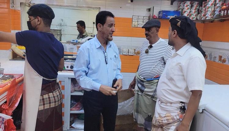 تنفيذ حملة مشددة لضبط المواد الغذائية المنتهية ومراقبة المطاعم والبوفيهات بالبريقة