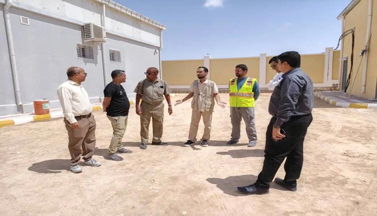 مدير الصحة المهرة يطلع على الأعمال النهائية لمشروع مخازن الأدوية واللقاحات بالغيضة