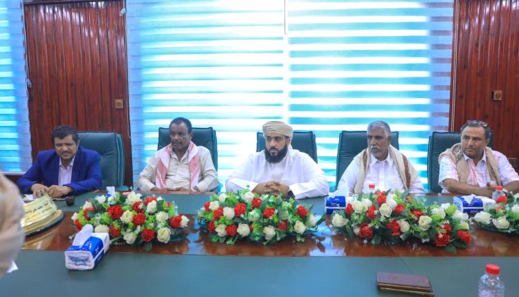 محافظ المهرة "بن ياسر" يوجه بمضاعفة الجهود لتعزيز الخدمات الأساسية وتثبيت الأمن بمديريات المحافظة