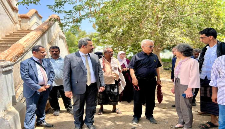 محافظ لحج يبحث مع السفيرة الفرنسية التدخلات الإنسانية والثقافية ويزوران "قصر القمندان" بالحوطة
