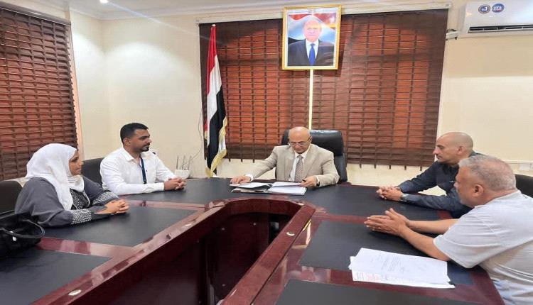 وزير المياه والبيئة يوقّع اتفاقيتين مع منظمة سماريتان بيرس لتنفيذ 8 مشاريع مياه وإصحاح بيئي في عدن وتعز