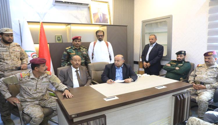 الخنبشي يرأس اجتماعا عسكريا وأمنيا مشتركا بسيئون لتنسيق الجهود ورفع الجاهزية