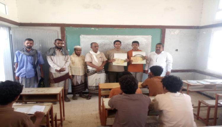 ثانوية عمر بن عبدالعزيز (الحضن ) تكرم طلابها المشاركين في المسابقة العلمية والثقافية بالمحافظة