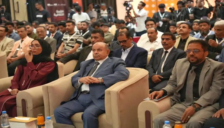 عضو مجلس القيادة الرئاسي محافظ حضرموت يدشن أعمال القمة الثقافية اليمنية ويفتتح منطقة الفنون بالمكلا
