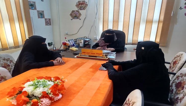 اتحاد النساء في أبين وقسمي المراة والطفل بالشؤون الاجتماعية والأمن العام يبحثون دعم السجينات والناجيات من العنف