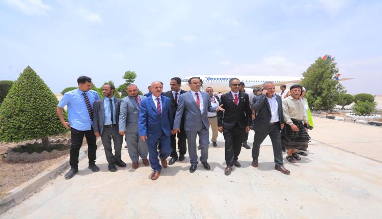 وكيل محافظة المهرة رعفيت يستقبل وفد الطيران المدني واليمنية لبحث احتياجات قطاع النقل الجوي