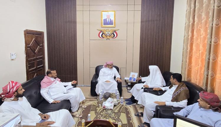 مدير عام مصلحة شؤون القبائل بوادي وصحراء حضرموت يشيد بأدوار الشيخ أبوبكر الهدار الخيرية