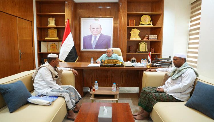 عضو مجلس القيادة محافظ حضرموت يؤكد دعم جهود تعزيز السلم المجتمعي ودعم المبادرات الهادفة لمعالجة القضايا المجتمعية