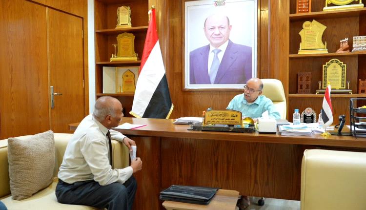 عضو مجلس القيادة محافظ حضرموت يطّلع على دراسات استراتيجية لتطوير وتنويع مصادر الطاقة الكهربائية بالمحافظة