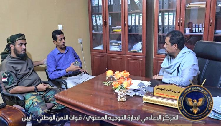 لتعزيز الاستقرار ومكافحة الجريمة.. العميد هاني السنيدي يترأس اجتماع ويلتزم بنشر دوريات لتأمين مديرية خنفر