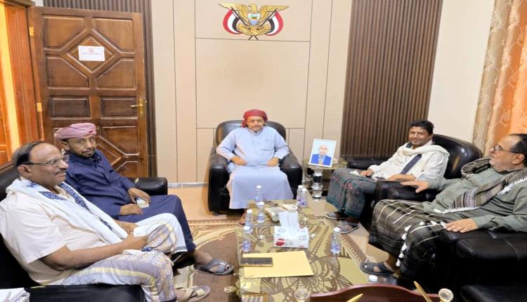 ‏نائب مدير عام مصلحة شؤون القبائل بوادي وصحراء حضرموت يبحث أوضاع المديريات الغربية مع عدد من القيادات الإدارية والتربوية