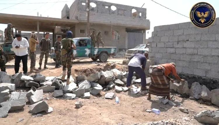 وحدة حماية الأراضي تواصل حملاتها لوقف التعديات والبناء العشوائي في الممدارة والعريش بعدن