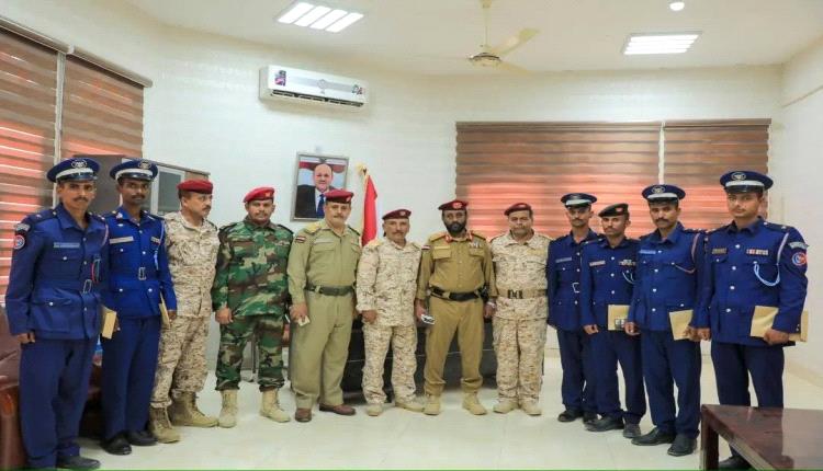 قائد محور الغيضة يستقبل الضباط الخريجين من كلية الطيران والدفاع الجوي