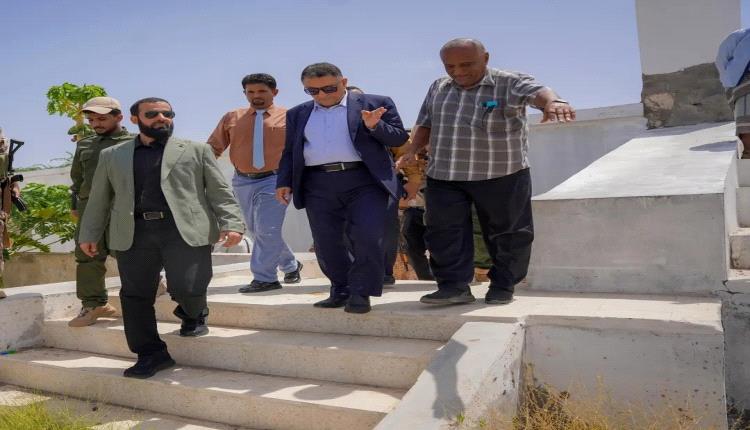 محافظ أبين يزور ملعب الشهداء والصالة الرياضية بزنجبار ويؤكد دعم القطاع الرياضي