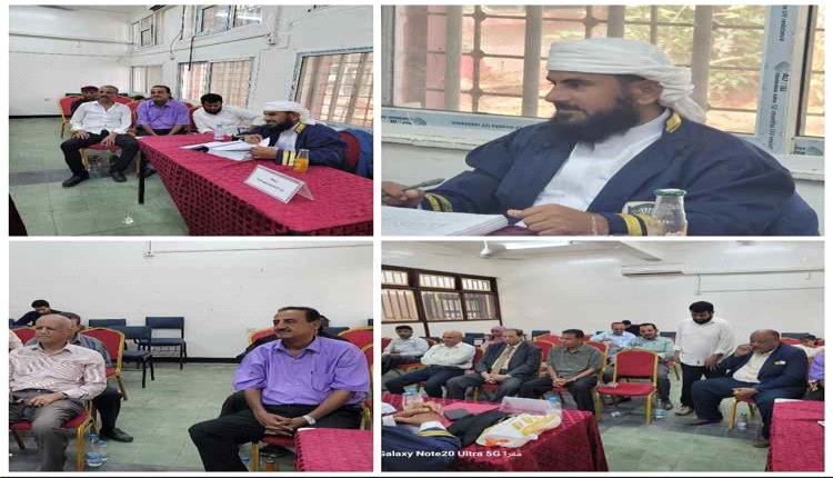 جامعة عدن تمنح الباحث مقراط الدكتوراه بامتياز