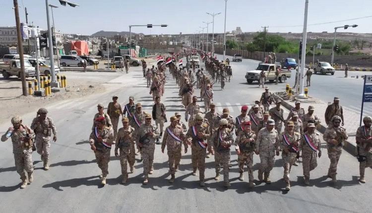 المنطقة العسكرية السادسة تنفذ مسيراً راجلاً لعدد من كتائبها تزامناً مع الاحتفالات بالعيد الوطني للوحدة اليمنية