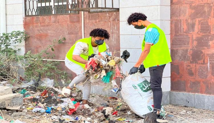 بحضور مدير عام صيرة .. مبادرة “أجيال المستقبل” تدشن حملة نظافة واسعة لمقبرة القطيع بمديرية صيرة