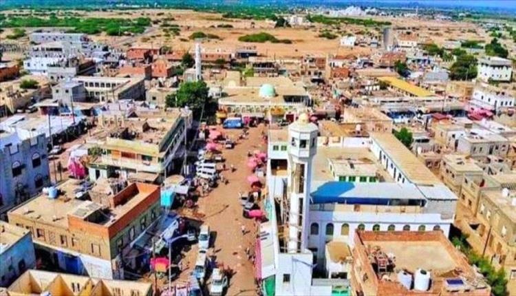 إمام مسجد جنيد بزنجبار يشيد بمبادرة محافظ أبين ويدعو إلى ترسيخ الأمن والاستقرار