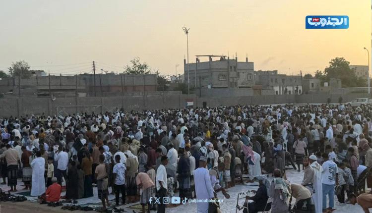 في أجواء إيمانية مهيبة.. أبناء أبين يؤدون صلاة عيد الأضحى بزنجبار وخطيب العيد يدعو للحفاظ على الأمن وإصلاح ذات البين