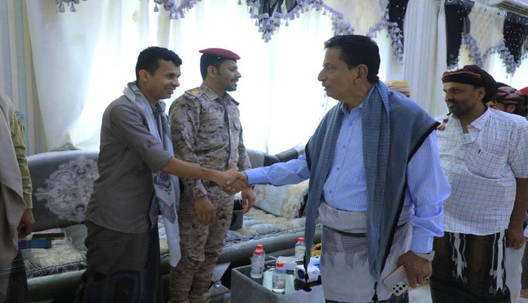 محافظ المهرة بن ياسر يستقبل جموع المهنئين بعيد الأضحى ويؤكد أهمية وحدة الصف وتعزيز الأمن والاستقرار