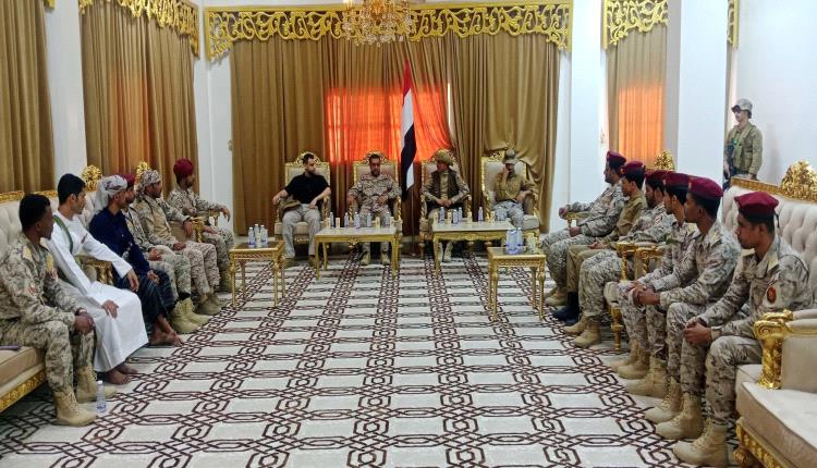 قيادة قوة التحالف بالمهرة تهنئ قوات درع الوطن بمناسبة عيد الأضحى المبارك