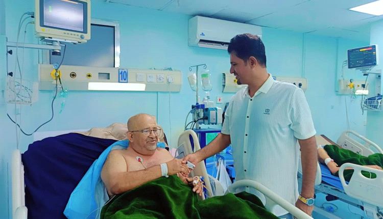 مدير  إعلام محافظة أبين يطمئن على صحة الأستاذ ناصر عوض موسى بالعناية المركزة في مستشفى عدن الألماني