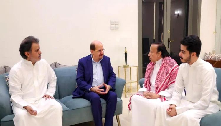 رئيس الوزراء وزير الخارجية يقدم واجب العزاء لأسرة فقيد الوطن الرئيس السابق عبدربه منصور هادي