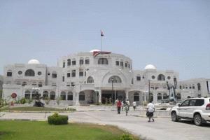 تنفيذي أبين والهيئة الإدارية للمجلس المحلي يشيدان بخطوات المحافظ في فرض سيادة النظام والقانون